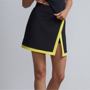 Black and Yellow Contrast-Trim Skort